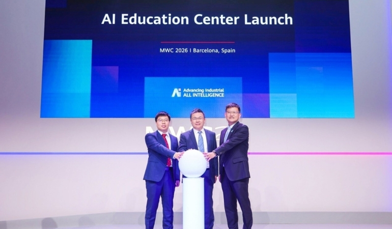 Huawei, MWC 2026’da Temel Eğitimde Yapay Zeka Yaygınlaştırmayı Hedefleyen Yeni Eğitim Merkezini Tanıttı