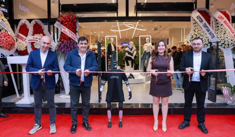 İzmit’in En Büyük Mağazası Yeni Koza Açıldı: Yapay Zeka Destekli Törenle Hizmete Girdi