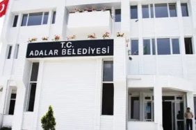 Adalar Belediyesi başkanvekilliği seçiminde AKP adayına oy veren üç CHP'li disipline sevk edildi