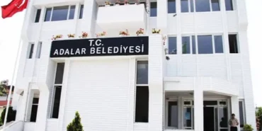 Adalar Belediyesi başkanvekilliği seçiminde AKP adayına oy veren üç CHP'li disipline sevk edildi