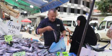 Rize Balıkçı Tezgahlarında Bollaşan Palamut 50 Liradan Satışa Sunuldu