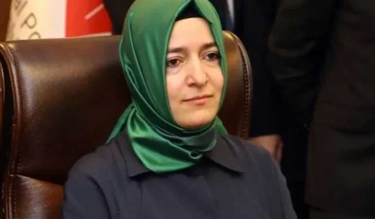 AKP Fon Skandalı Sonrası İstifa Eden Fatma Betül Sayan Kaya’nın Adını Siliyor