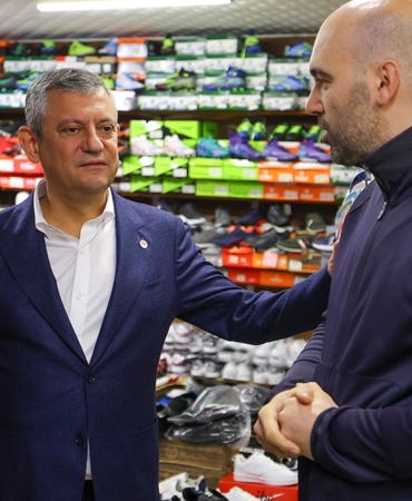 Özgür Özel Rize Pazar'da Selden Zarar Gören Esnafı Ziyaret Etti
