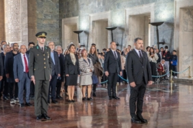 Muayenehane Hekimleri 1 Ekim Gününde Anıtkabir’i Ziyaret Ederek Mesleki Sorunlara Dikkat Çekti