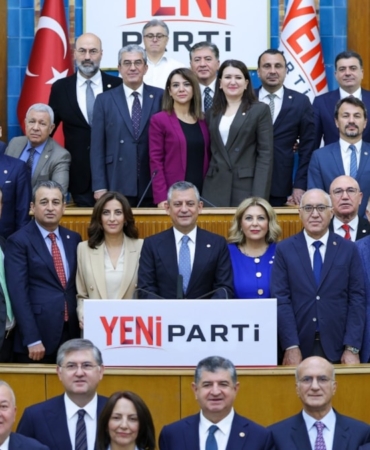 Anayasa Mahkemesine Savunma Veren YENİ Parti Olası İsim Değişikliğine Karşı Alternatiflerini Belirledi
