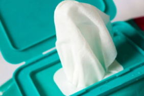 Birleşik Krallık Plastik İçeren Islak Mendillerin Satışını Kademeli Olarak Yasaklıyor