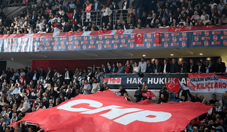Antalya Muratpaşa Belediye Başkanı Ümit Uysal CHP Genel Başkanlığı İçin Adaylığını Açıkladı