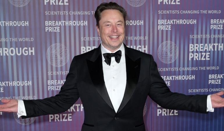SpaceX ve Tesla hisselerindeki artışla Elon Musk yeniden trilyon dolarlık servete ulaştı