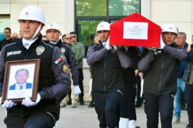 Pursaklar'da şehit olan polis memuru Ahmet Türkoğlu Ankara Emniyet Müdürlüğü'nde düzenlenen törenle uğurlandı