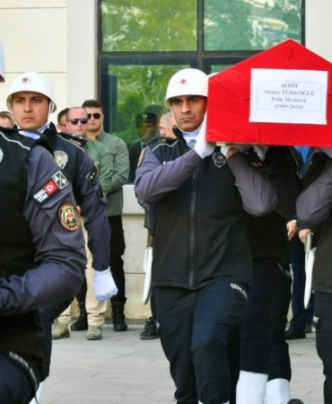 Pursaklar'da şehit olan polis memuru Ahmet Türkoğlu Ankara Emniyet Müdürlüğü'nde düzenlenen törenle uğurlandı