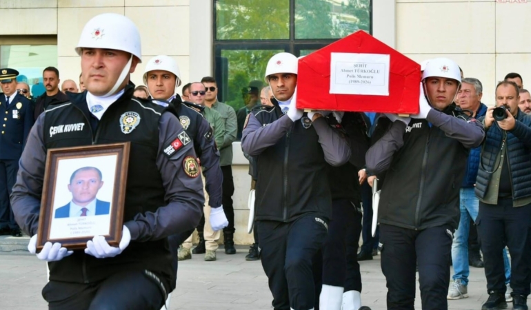 Pursaklar'da şehit olan polis memuru Ahmet Türkoğlu Ankara Emniyet Müdürlüğü'nde düzenlenen törenle uğurlandı