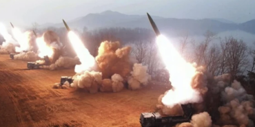 Kuzey Kore Japon Denizi'ne Balistik Füzeler Fırlattı