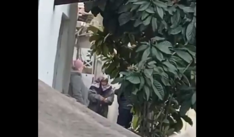 Esenyurt'ta Gecekondu Bahçesindeki Uyuşturucu Ticareti Kamerada