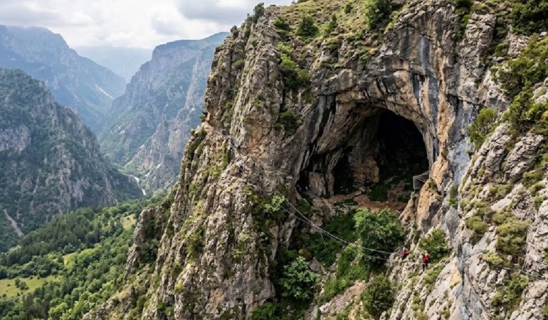 Artvin Mağaralarında Üretilen Elf Balının Kilogramı 264 Bin Liradan Alıcı Buluyor